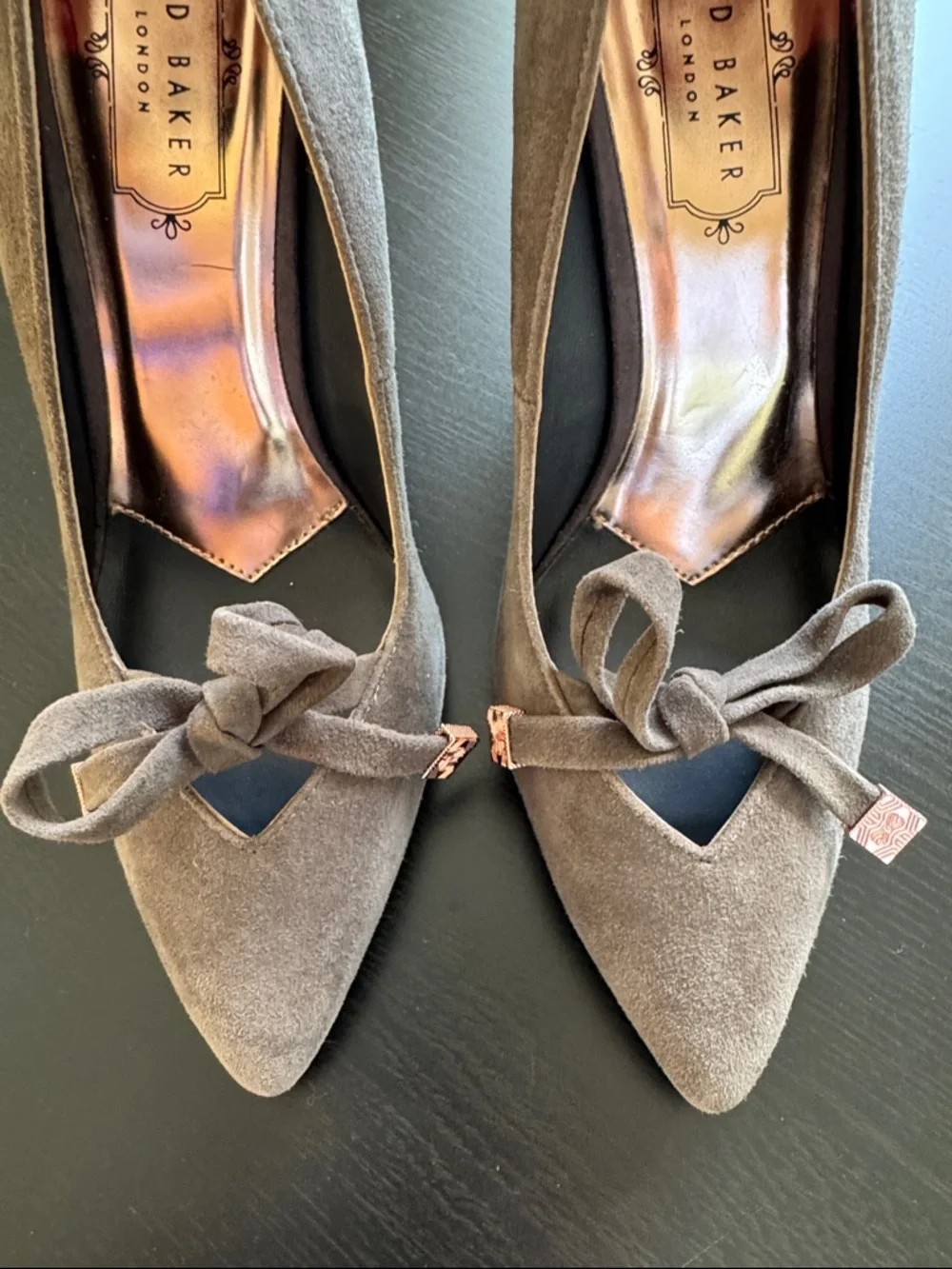 Ted‎ Baker London Gewell Charcoal Grey Suede Pumps Bow Casual Heels Size 8.5 New